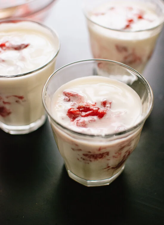 Rhubarb Yogurt Parfait